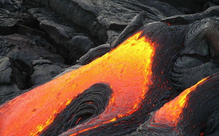 Erősödött a vulkáni tevékenység Hawaiion, a láva egy geotermikus erőművet veszélyeztet