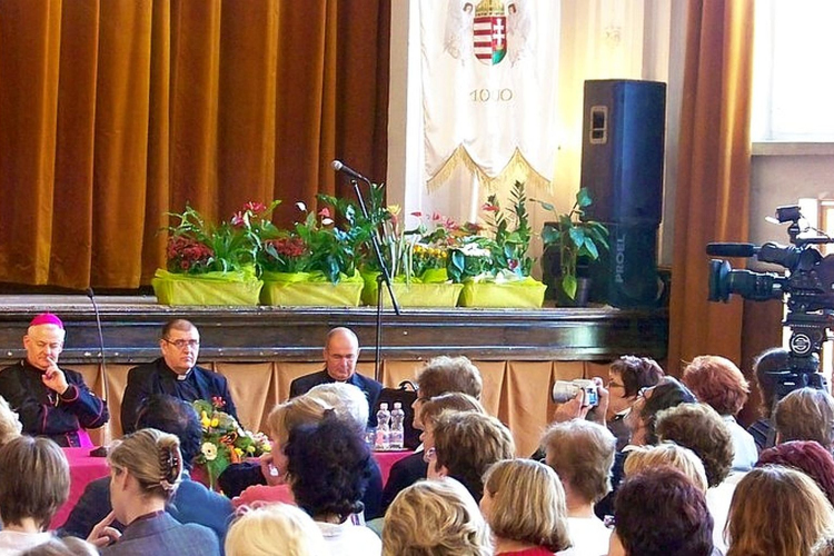 Több száz vendéget várnak a Szent Gellért-napi Pedagóguskonferenciára