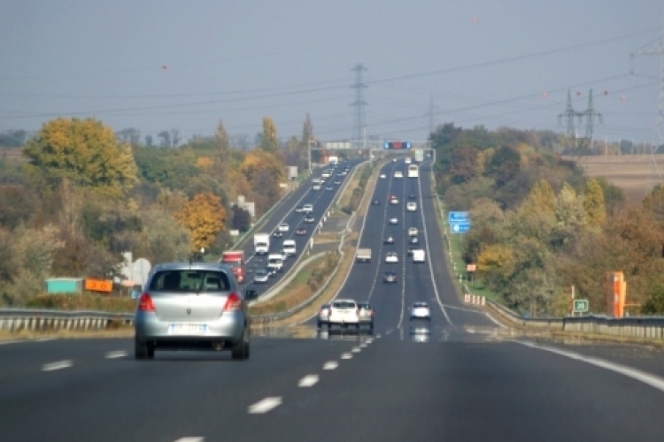 Nem drágulnak az útdíjak, de bővül a fizetős hálózat