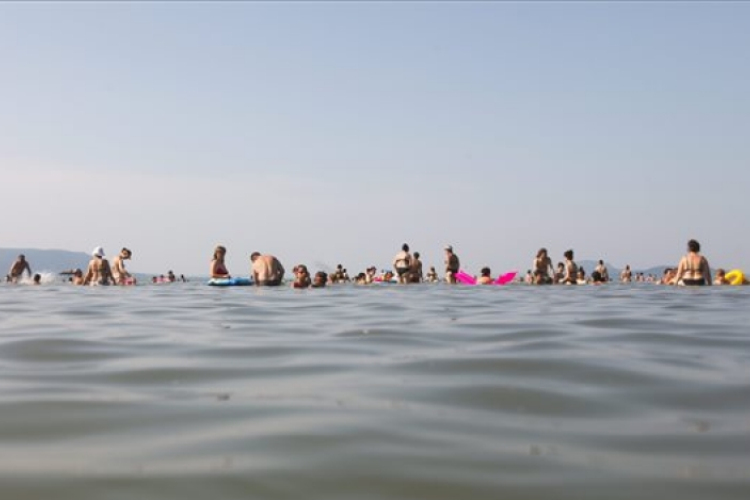 A Balatonba fulladt egy gyerek és az őt menteni próbáló felnőtt