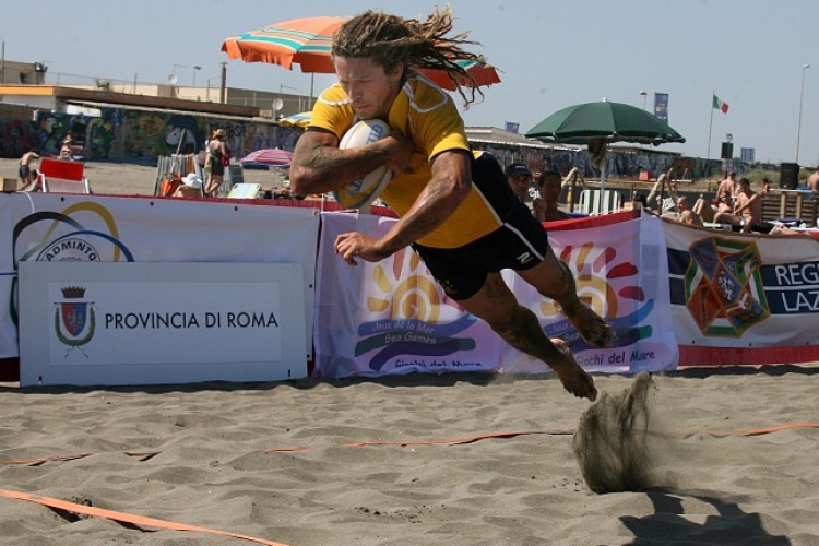 Hakával fűszerezett Beach-rögbivel zárul a július Agárdon (videó)